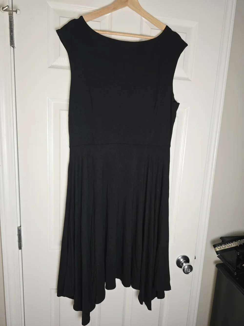 Ann Taylor Black Sleeveless Fit & Flare Dress With Flowy Sharkbite Hemline 14